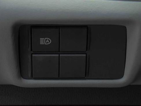 Used 2022 Toyota Highlander L FWD image 20