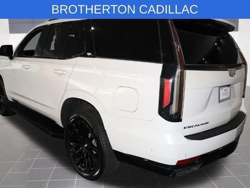 Used 2021 Cadillac Escalade Sport w/ Heavy-Duty Trailer Package AWD/4WD image 3
