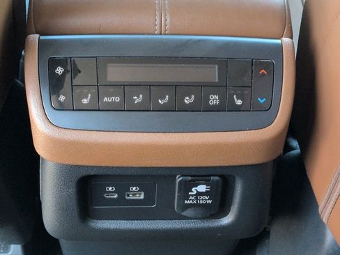 Used 2023 Nissan Pathfinder Platinum AWD/4WD image 16