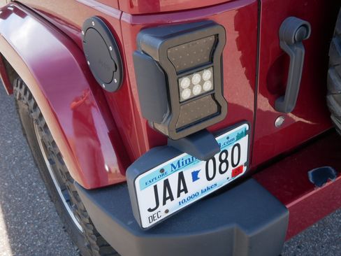 Used 2012 Jeep Wrangler Unlimited Sahara AWD/4WD image 19