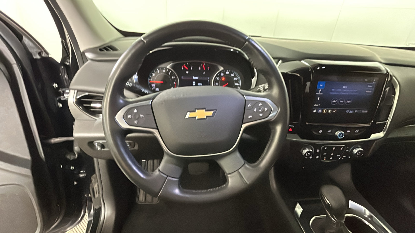 Used 2021 Chevrolet Traverse LT FWD image 17