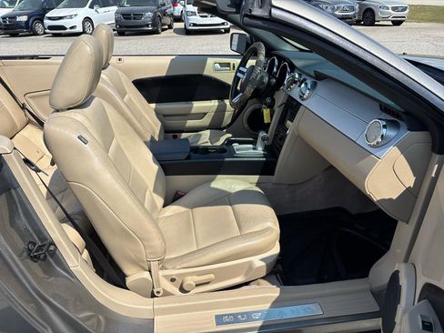 Used 2005 Ford Mustang Premium image 26