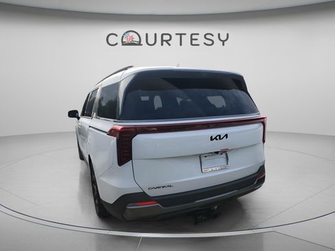 New 2026 Kia Carnival SX Prestige image 2