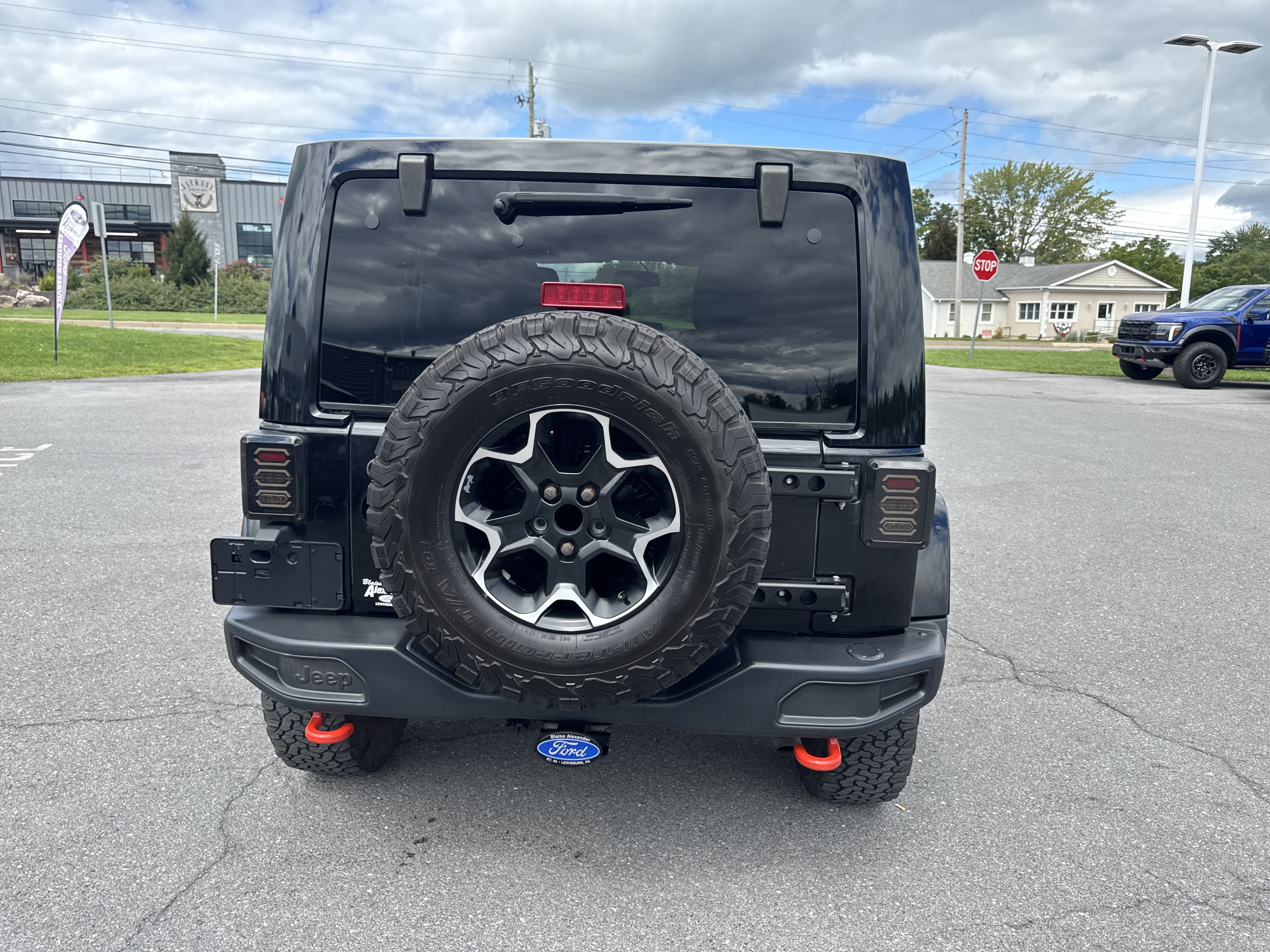 Used 2015 Jeep Wrangler Unlimited Rubicon AWD/4WD image 4