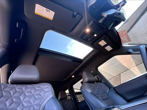 Used 2025 Nissan Armada Platinum Reserve image 13