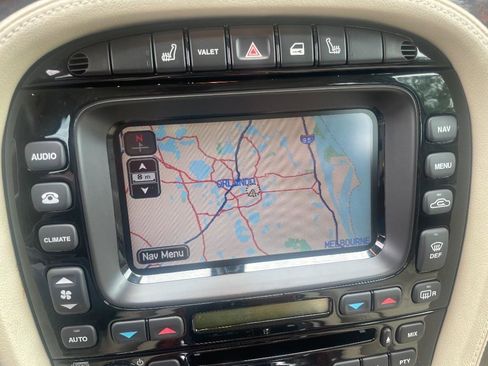 Used 2004 Jaguar XJ8 image 20