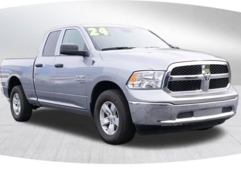 Used 2024 RAM 1500 Classic SLT AWD/4WD image 1