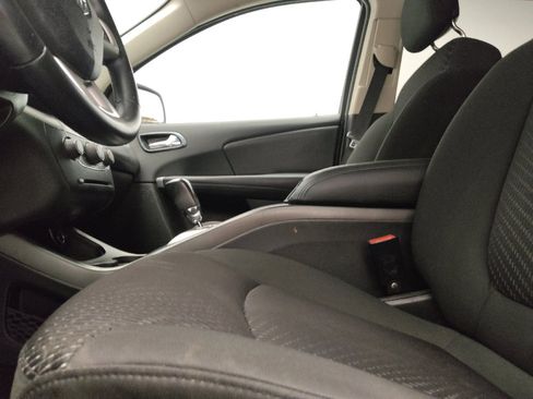 Used 2018 Dodge Journey SE w/ Connectivity Group FWD image 17