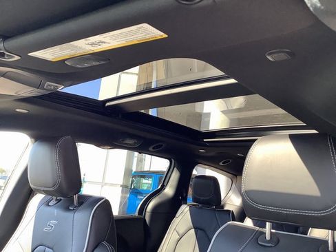 New 2026 Chrysler Pacifica Limited image 22