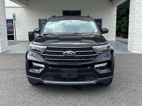 Used 2021 Ford Explorer XLT w/ Equipment Group 202A AWD/4WD image 22