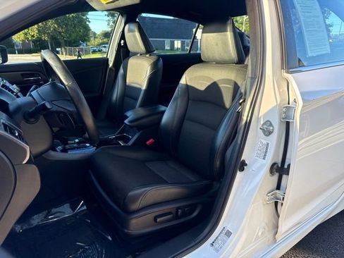 Used 2016 Honda Accord Sport image 13