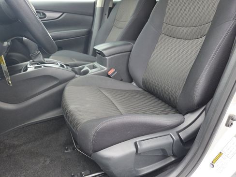 Used 2019 Nissan Rogue S image 22