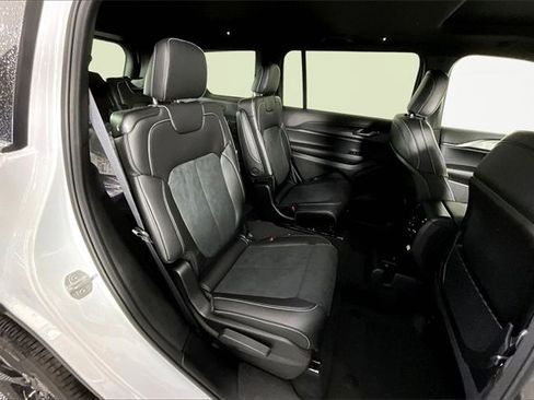 New 2025 Jeep Grand Cherokee L Altitude image 10