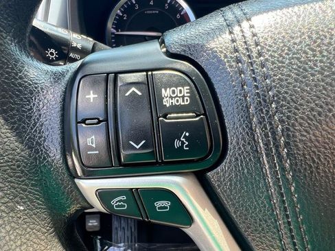 Used 2015 Toyota Highlander LE FWD image 17