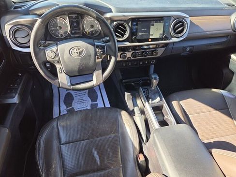 Used 2016 Toyota Tacoma Limited w/ Towing Package image 9