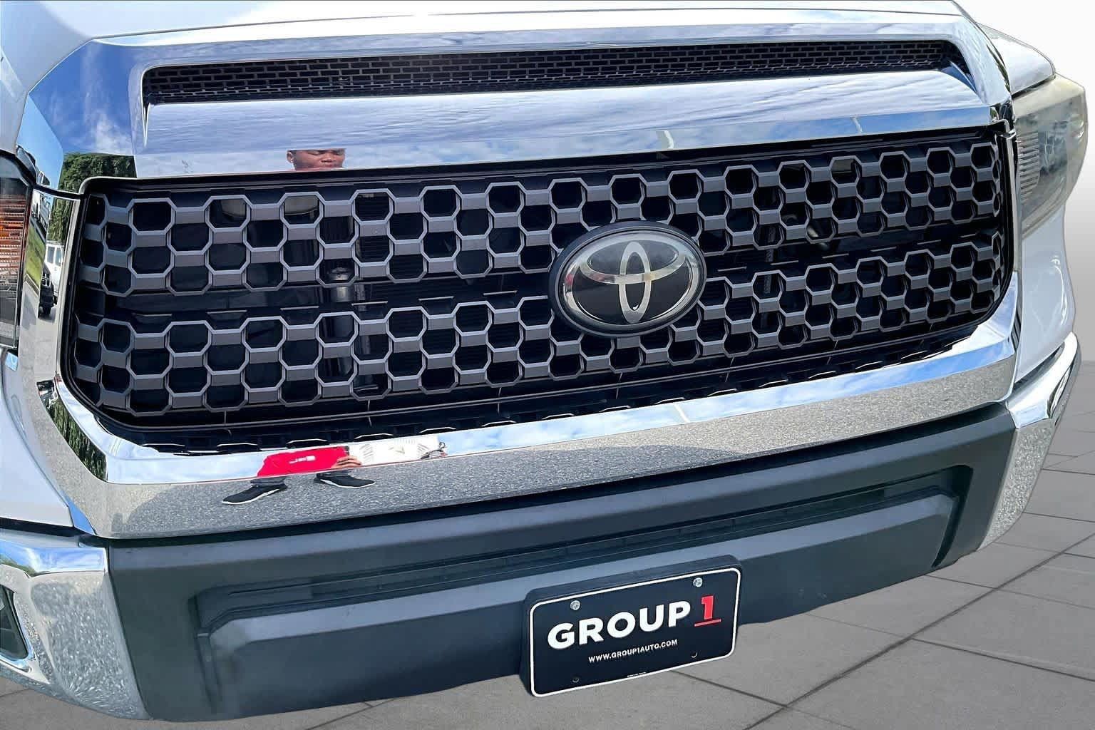 Used 2020 Toyota Tundra SR5 w/ SR5 Convenience Package AWD/4WD image 29