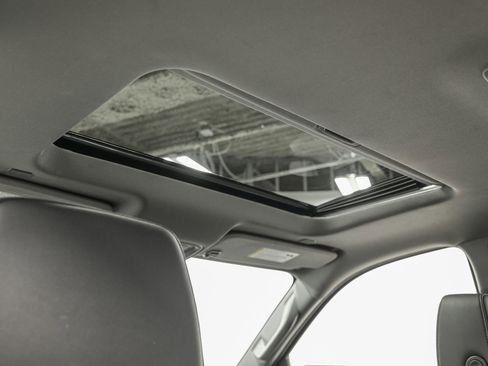 Used 2022 GMC Sierra 1500 SLT w/ SLT Premium Plus Package image 25