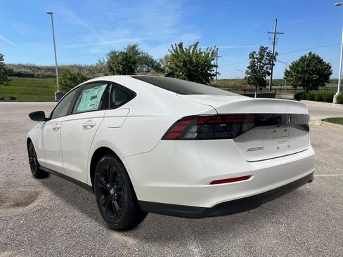 New 2025 Honda Accord SE image 3