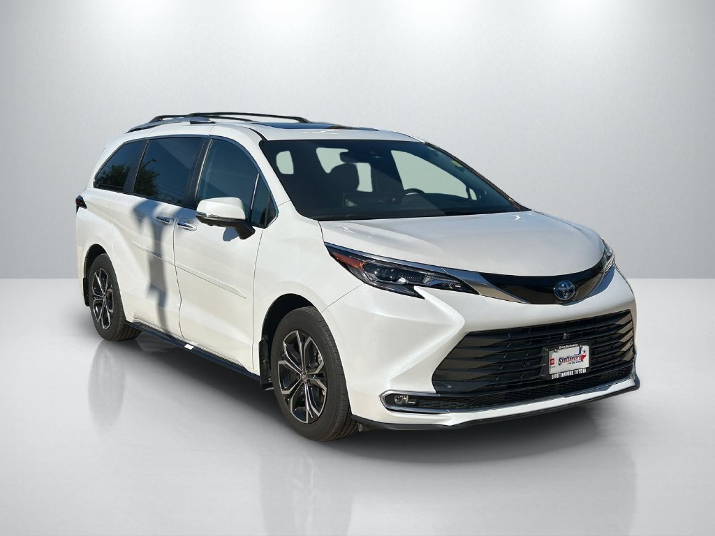Used 2025 Toyota Sienna Platinum AWD/4WD image 3