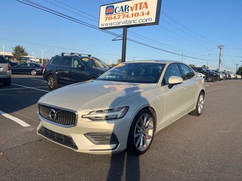 Used 2019 Volvo S60 T5 Momentum w/ Multimedia Package FWD image 1
