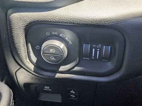 Used 2019 RAM 1500 Laramie AWD/4WD image 27