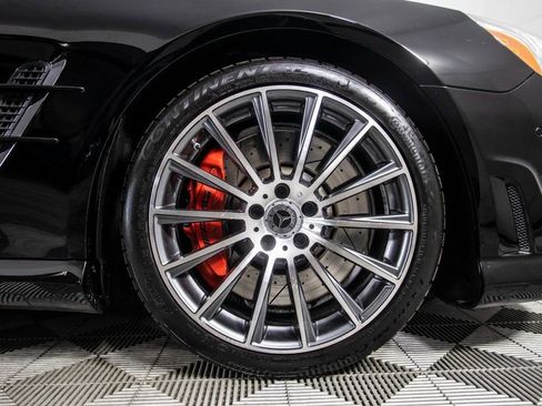 Used 2015 Mercedes-Benz SL 63 AMG w/ Driver Assistance Package image 40