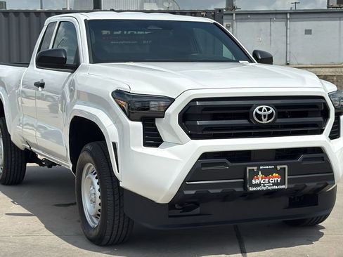 Used 2025 Toyota Tacoma SR w/ Towing Package image 7