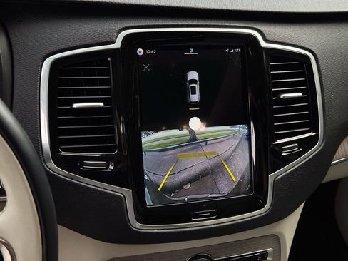 Used 2023 Volvo XC90 B6 Plus w/ Protection Package Premier AWD/4WD image 9