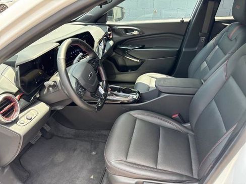 Used 2024 Chevrolet Trax RS image 10