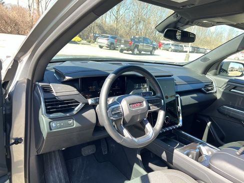 Used 2025 GMC Acadia Elevation image 10