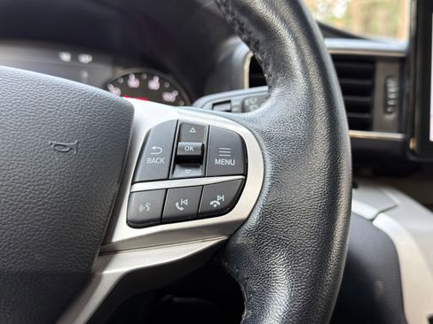 Used 2022 Ford Explorer XLT w/ Equipment Group 202A image 23