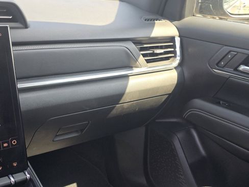 Used 2025 GMC Terrain Elevation AWD/4WD image 17