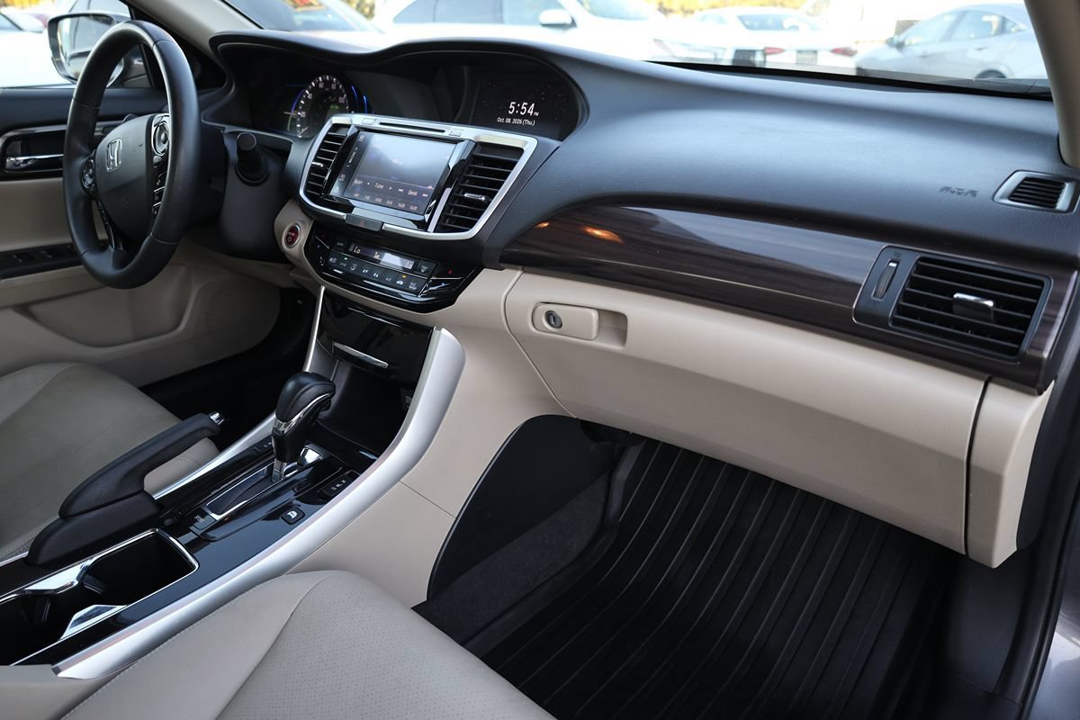 Used 2017 Honda Accord Touring image 17