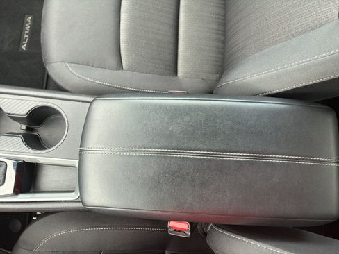 Used 2025 Nissan Altima 2.5 SV FWD image 16