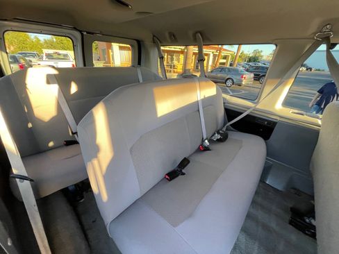 Used 2014 Ford E-350 and Econoline 350 XLT image 22