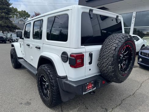 Used 2019 Jeep Wrangler Unlimited Sahara AWD/4WD image 3