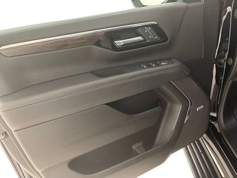 Certified 2025 Chevrolet Suburban Premier AWD/4WD image 13