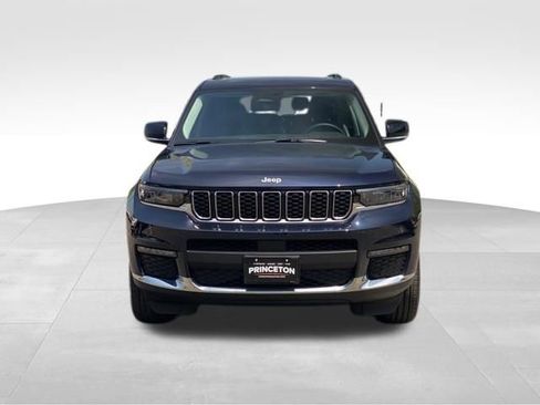 Used 2023 Jeep Grand Cherokee L Limited AWD/4WD image 2