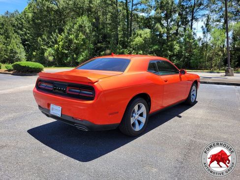Used 2021 Dodge Challenger SXT w/ Driver Convenience Group RWD image 6