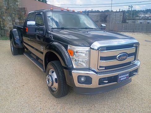 Used 2011 Ford F450 Lariat w/ Lariat Ultimate Pkg AWD/4WD image 2
