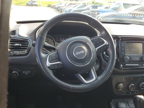 Used 2018 Jeep Compass Latitude AWD/4WD image 11