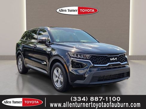 Used 2023 Kia Sorento LX FWD image 1