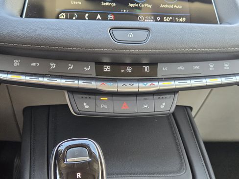 Used 2022 Cadillac XT4 Luxury w/ Cold Weather Package image 21