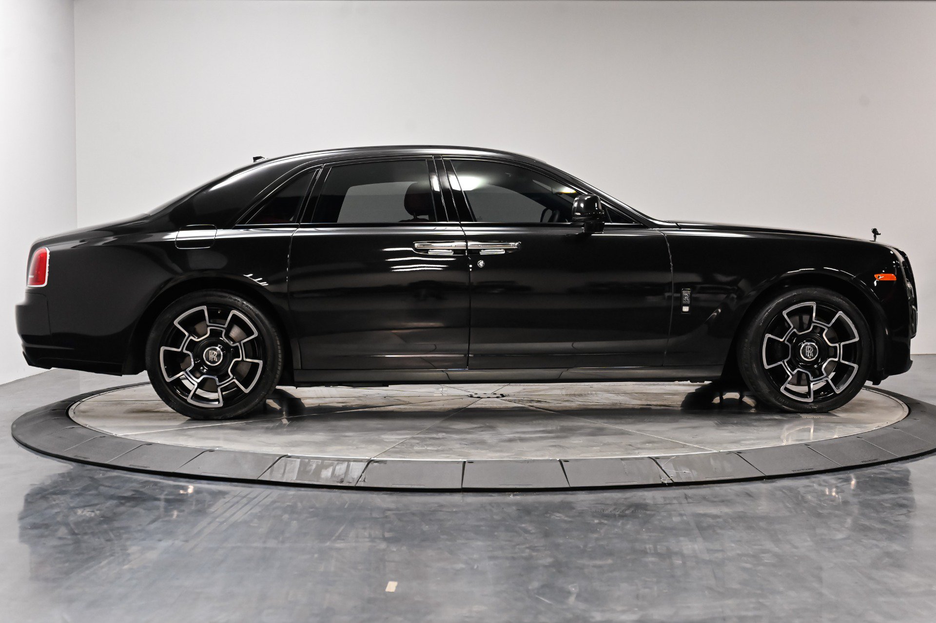 Used 2017 Rolls-Royce Ghost RWD image 16