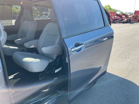 Used 2016 Toyota Sienna Limited Premium AWD/4WD image 30