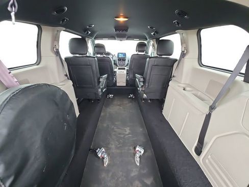Used 2017 Dodge Grand Caravan SXT image 14