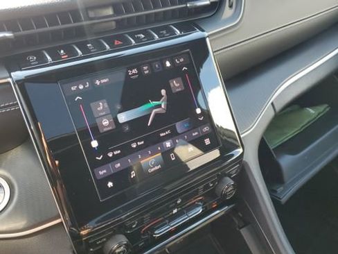 Certified 2024 Jeep Grand Cherokee Altitude image 17