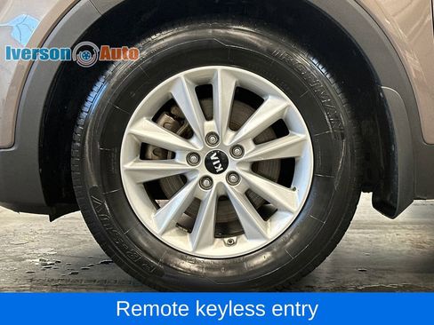 Used 2020 Kia Sorento LX AWD/4WD image 11