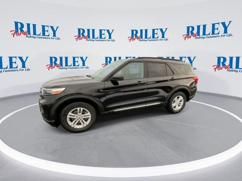 Certified 2021 Ford Explorer XLT image 4