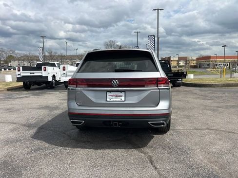 Used 2024 Volkswagen Atlas SE image 4